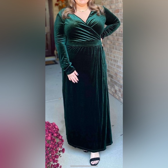 Green Velvet dress - Picture 2 of 2